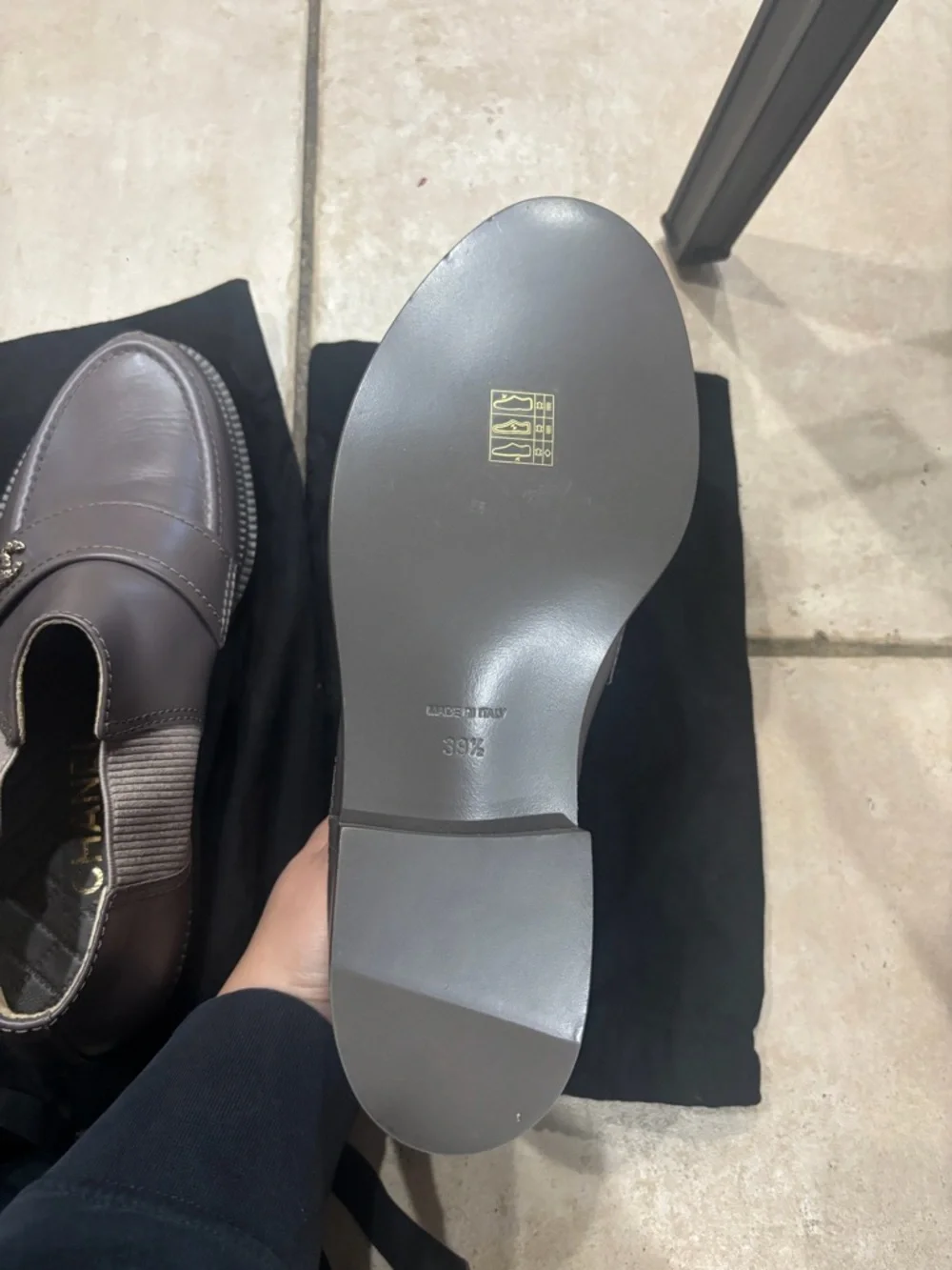 CHANEL Women's Leather Loafers with Gold Logo - Picture 4 of 15